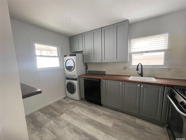 Building Photo - 623 E Park Ave