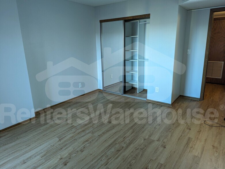 Building Photo - 66 9th St E