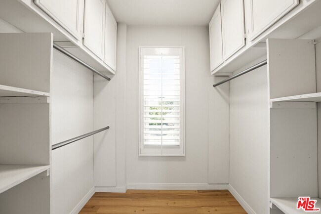 Building Photo - 249 Alpine St