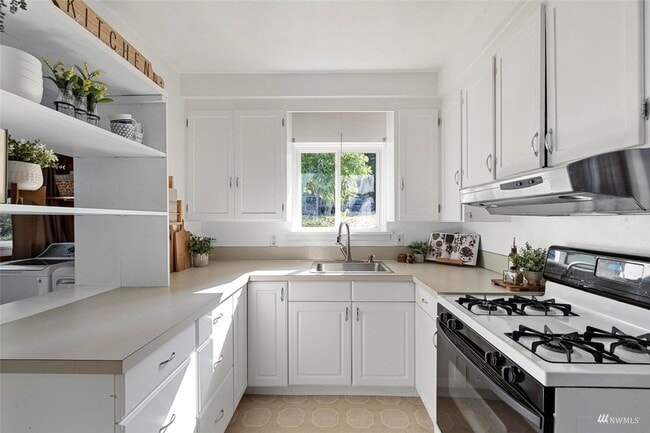Building Photo - Perfect, cozy home in downtown Bremerton, ...