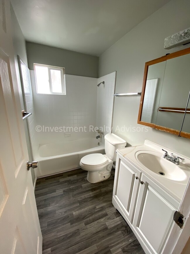 Building Photo - Two-bedroom Apartment in Salt Lake City!