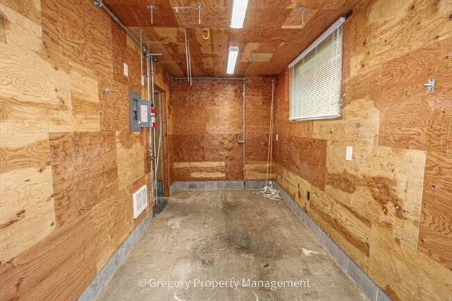 Building Photo - 1202 44th St SE