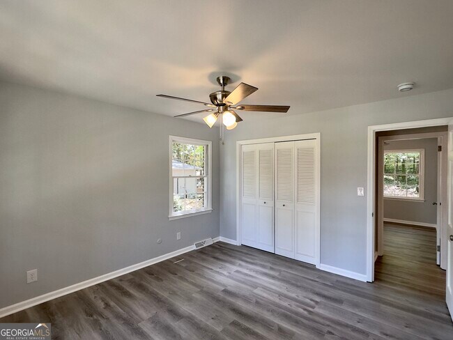 Building Photo - 6 Westlyn Dr