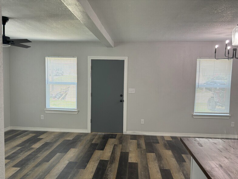 Building Photo - 5609 Fernander Dr