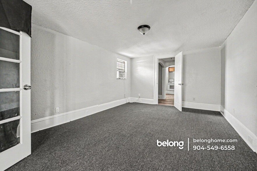 Building Photo - 1131 Grothe St