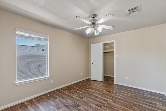 Building Photo - 24822 Dutton Point Dr