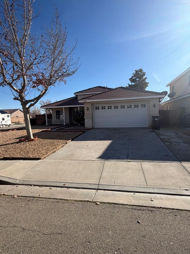 Building Photo - 3600 Banyon Ct