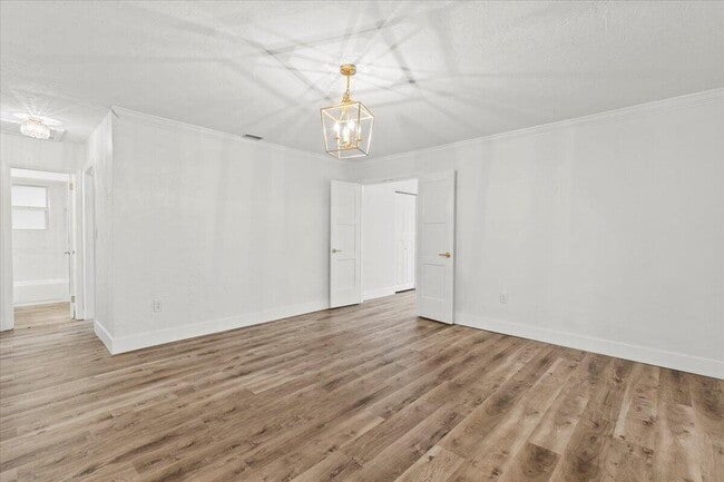 Building Photo - 379 Garden Blvd