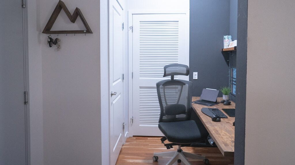 72 inches wide nook to work from - 375 Kirkland Ave