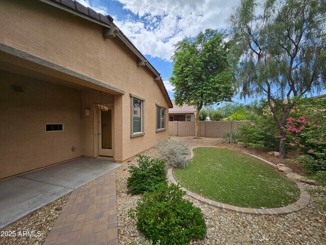 Building Photo - 7836 W Rock Springs Dr
