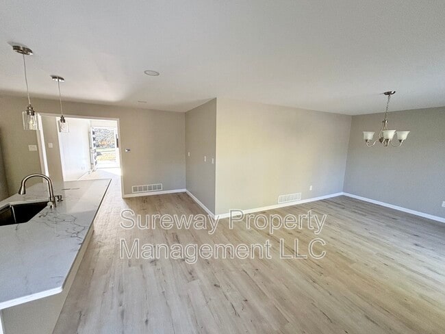 Building Photo - 605 Heather Ln