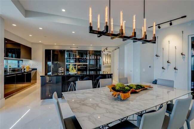 Building Photo - 18555 Collins Ave