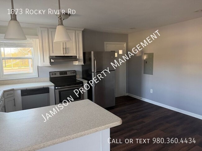 Building Photo - 1073 Rocky River Rd