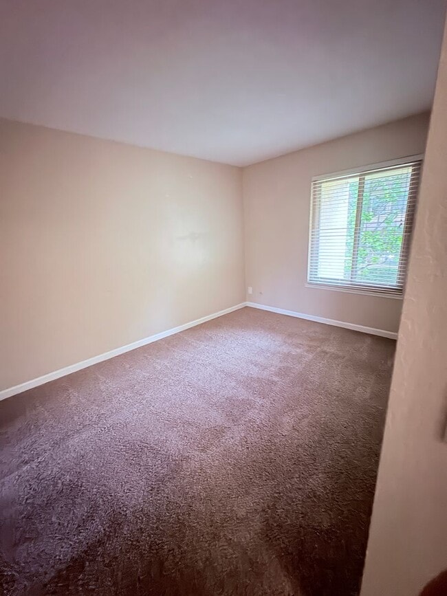 Building Photo - 5959 Vía Casitas