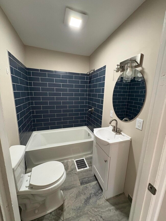 Building Photo - 5 Lake St