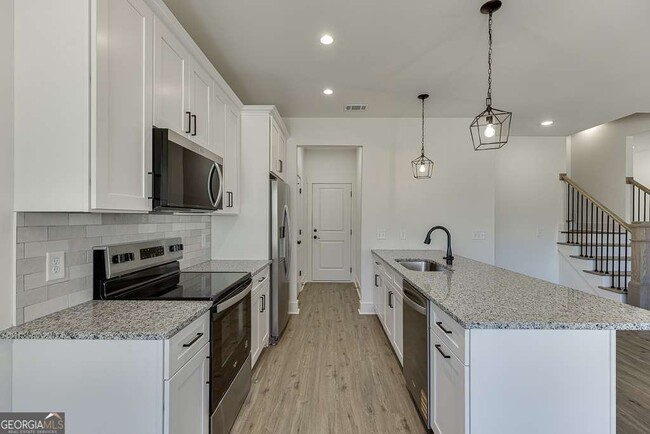 Building Photo - 569 Clayton St