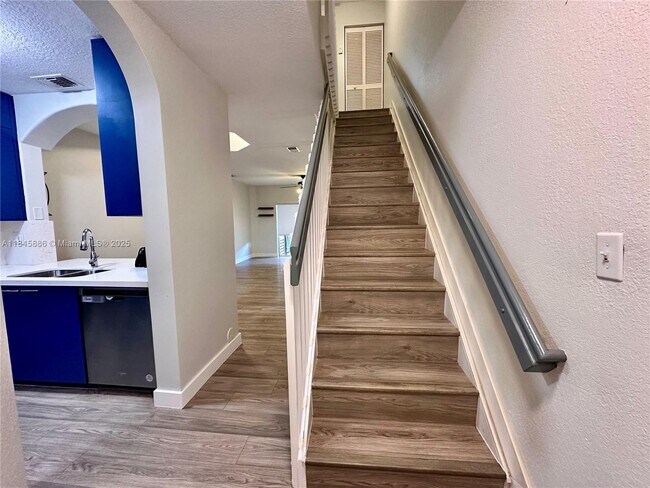 Building Photo - 120 SW 109th Ave