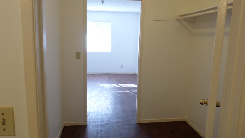 Building Photo - 5271 Huntington Dr N