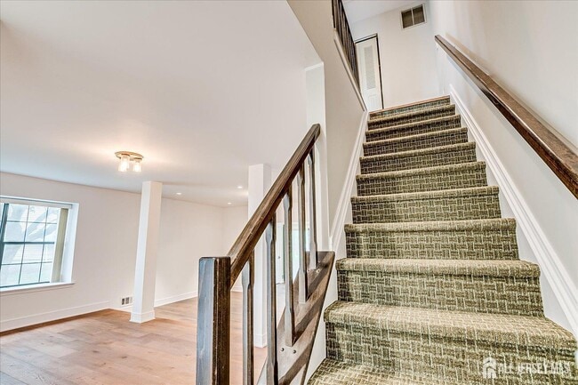 Building Photo - 369 Bromley Pl