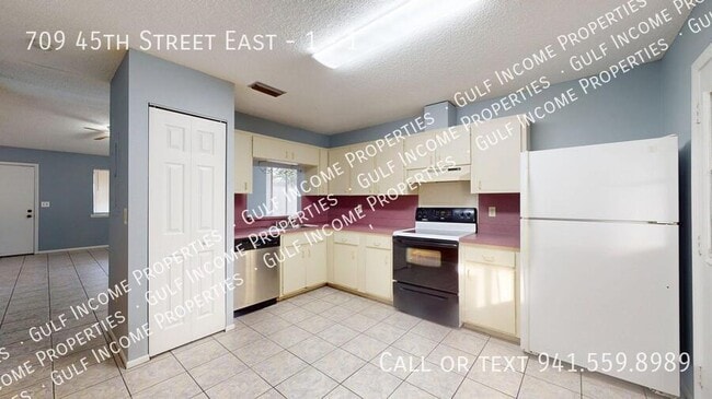 Building Photo - 709 45th St E