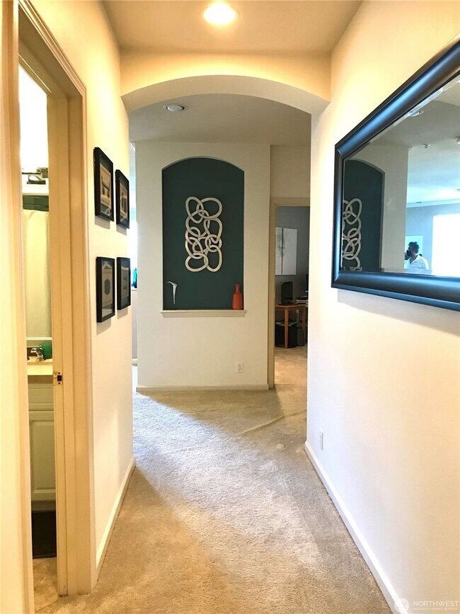 Building Photo - 2bd/2ba Kirkland Condo
