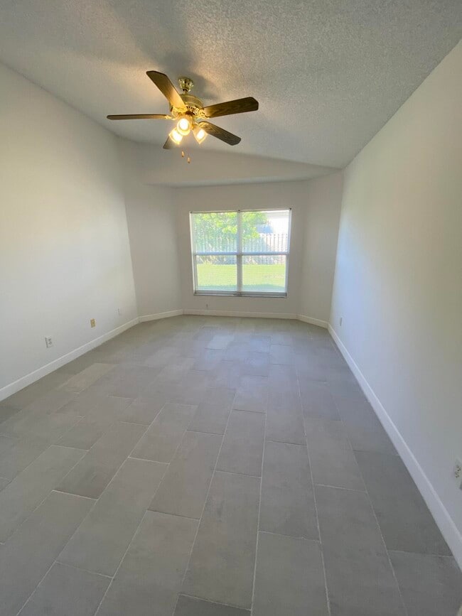 Building Photo - 8057 Bracken Ln