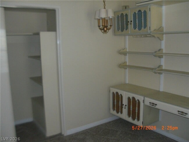 Building Photo - 1112 Tam O Shanter