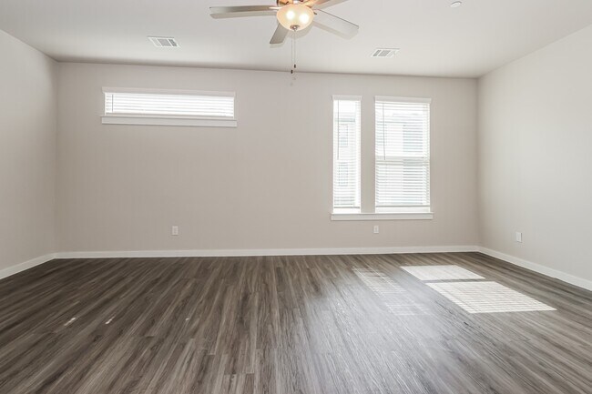 Building Photo - 18322 W Centro Cir