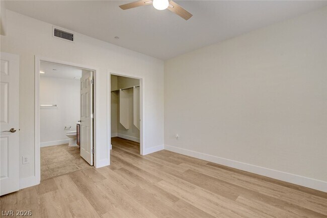 Building Photo - 6868 Sky Pointe Dr