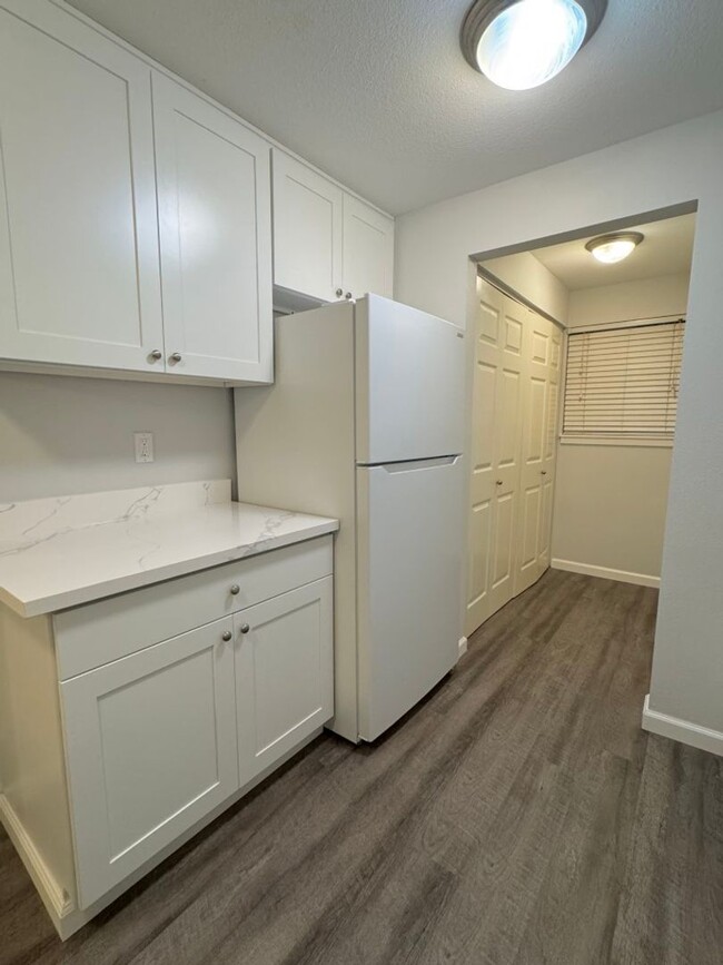 Building Photo - 2Bd/2Ba Kirkland Condo