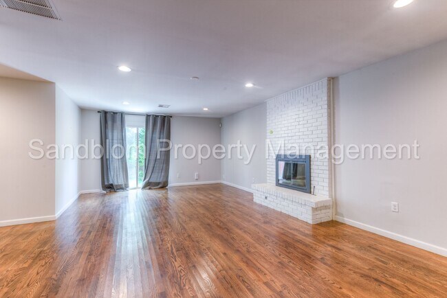 Building Photo - For Lease | Midtown Tulsa | $1625 Rent