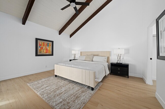 Building Photo - 352 Forest Hills Dr