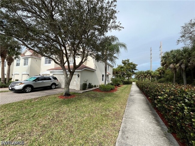 Building Photo - 884 Hampton Cir