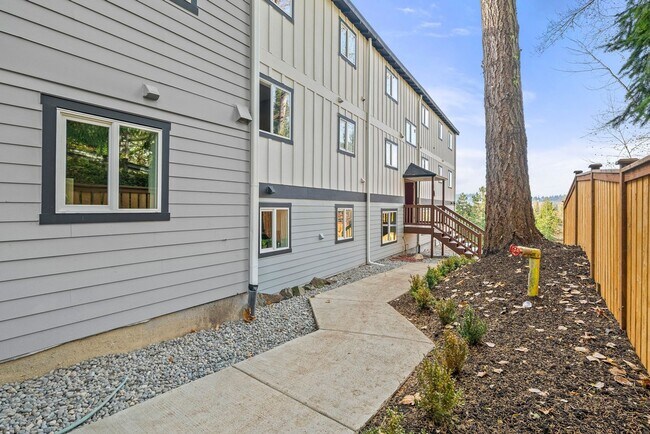 Building Photo - 9110 Redmond-Woodinville Road NE-Unit 101