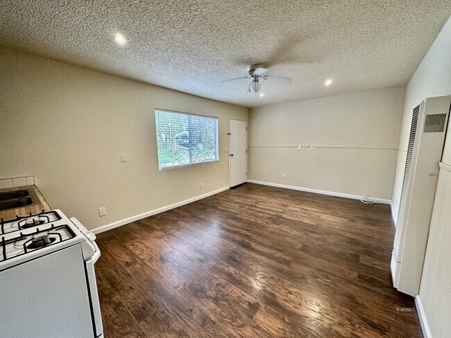 Building Photo - 2 BR in Idyllwild