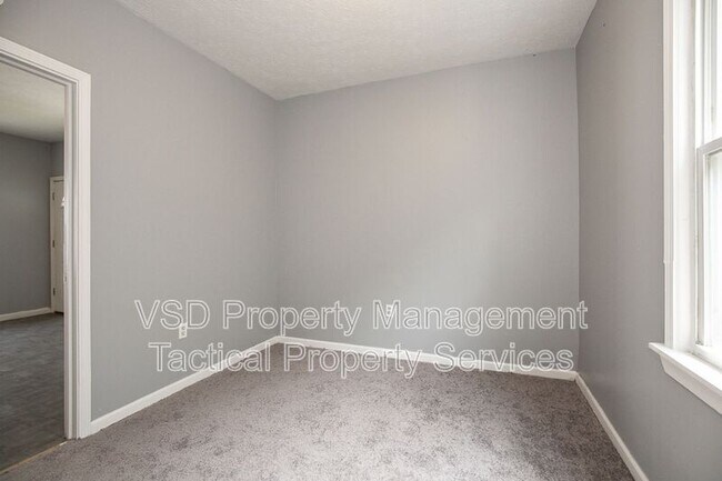 Building Photo - 3651 E 55th St