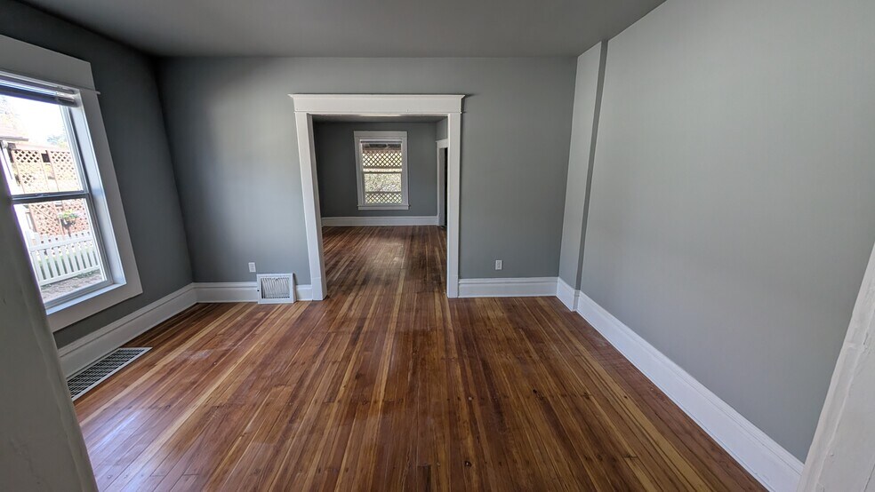 Building Photo - 1810 Morrie Ave