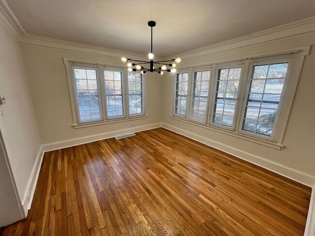 Building Photo - 3-Bedroom Home with Bonus Library/Office Near Local Attractions!