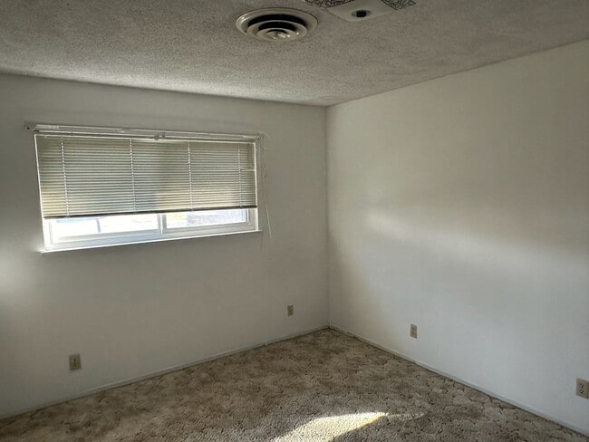 Building Photo - 1434 W Monte Vista Ave