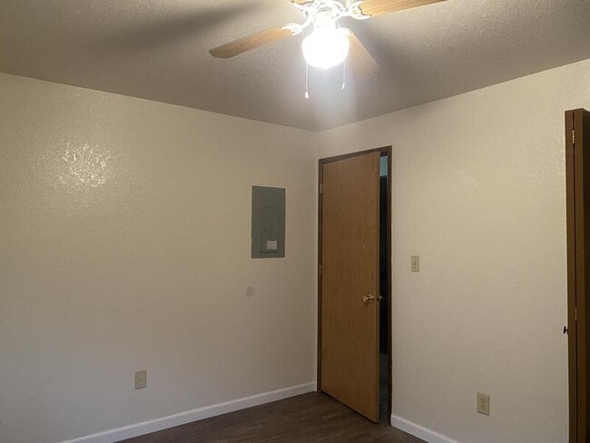 Building Photo - 2963 W Lorraine Ave