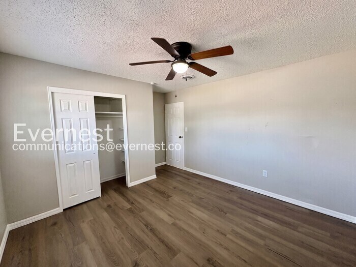 Building Photo - 2112 Wolf Rd