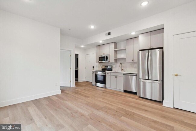 Primary Photo - 367 W Hortter St