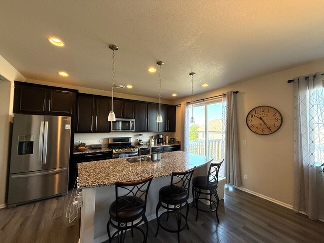 Building Photo - "Spacious 6-Bedroom Haven with 5 Full Bath...