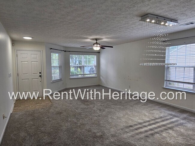 Building Photo - Gorgeous 5 bedroom, 2.5 bath / Attention t...
