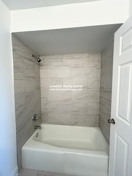 Building Photo - 104 N Kenilworth Ave