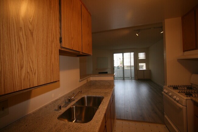 Building Photo - 3637 Clarington Ave