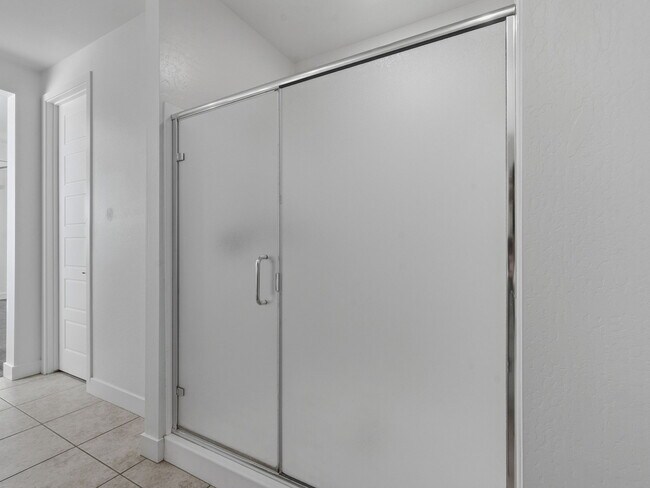 Building Photo - 4910 S Tune