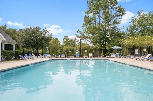 Building Photo - Welcome to Your Ideal Home: Where Luxury a...