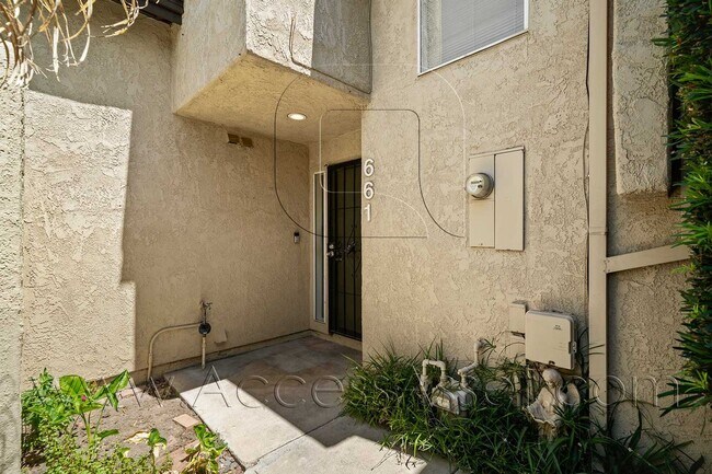 Building Photo - 661 Parkview Dr
