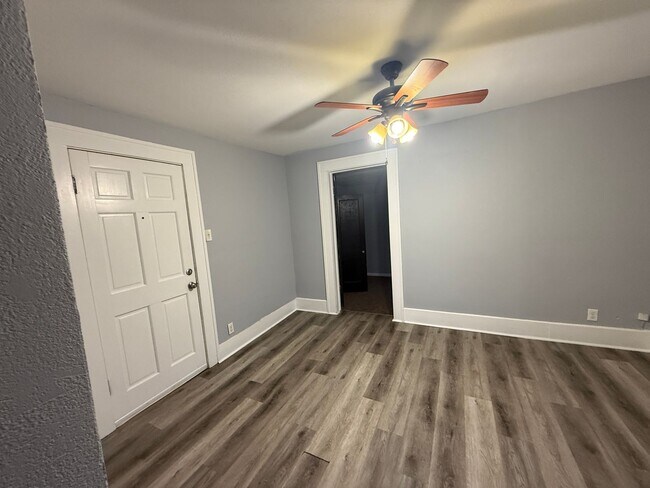 Building Photo - 3718 S Wayne Ave